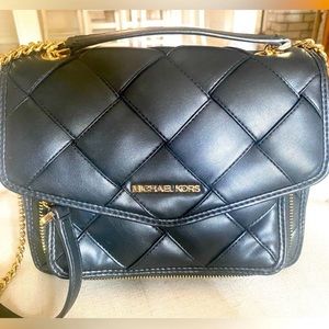 Like new Michael Kors 2 way bag!